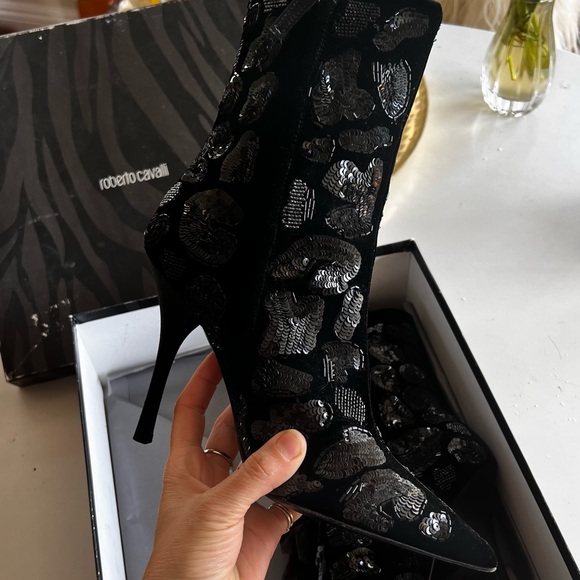 🌸GORGEOUS ROBERTO CAVALLI BRAND NEW🌸 never worn. Absolutely gorgeous stitching - Picture 4 of 6